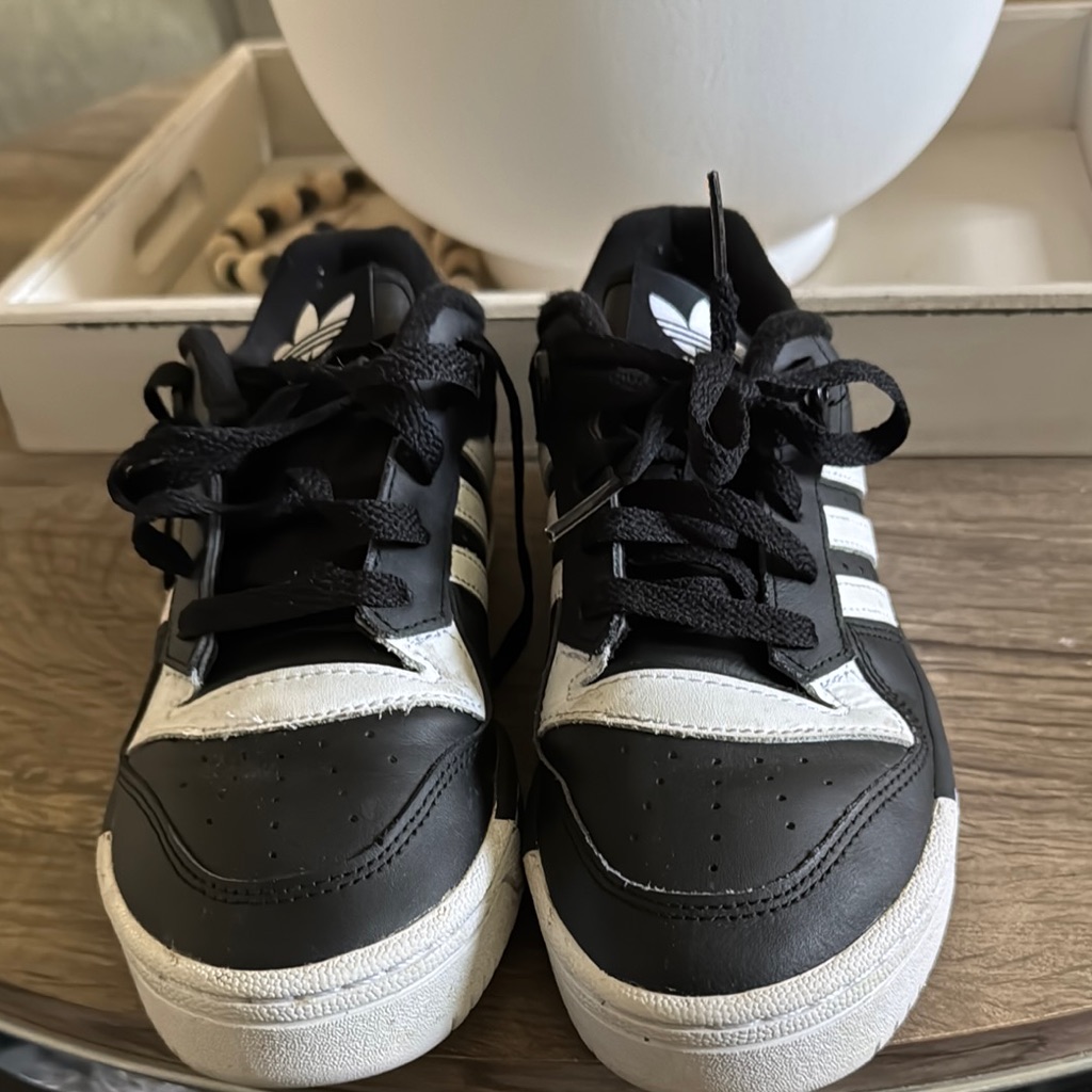 Adidas Black And White Sneakers Classic Design